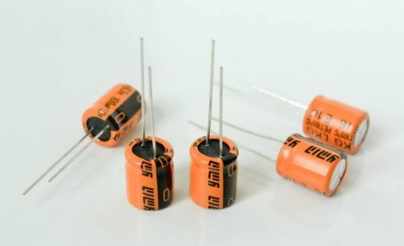 「NIPPON CHEMI-CON」電解電容極性接錯會爆炸，如何避免？